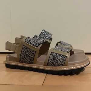 Worn once. Not my style, but amazing quality and comfort.